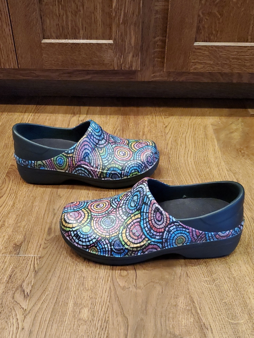 CROCS Neria Pro II Graphic Mosaic Print Dual Comfort Work Clogs Womens 9 - Picture 11 of 11